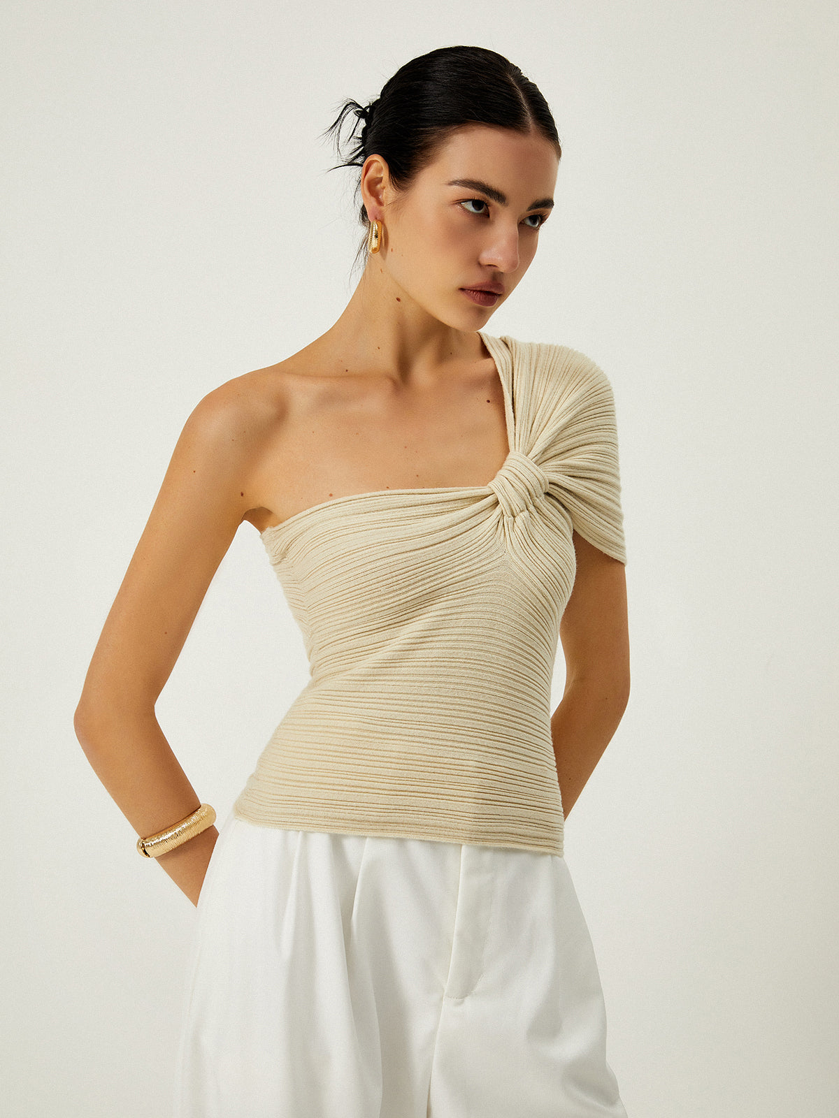Lavinia | Elegant Asymmetrical One-Shoulder Top