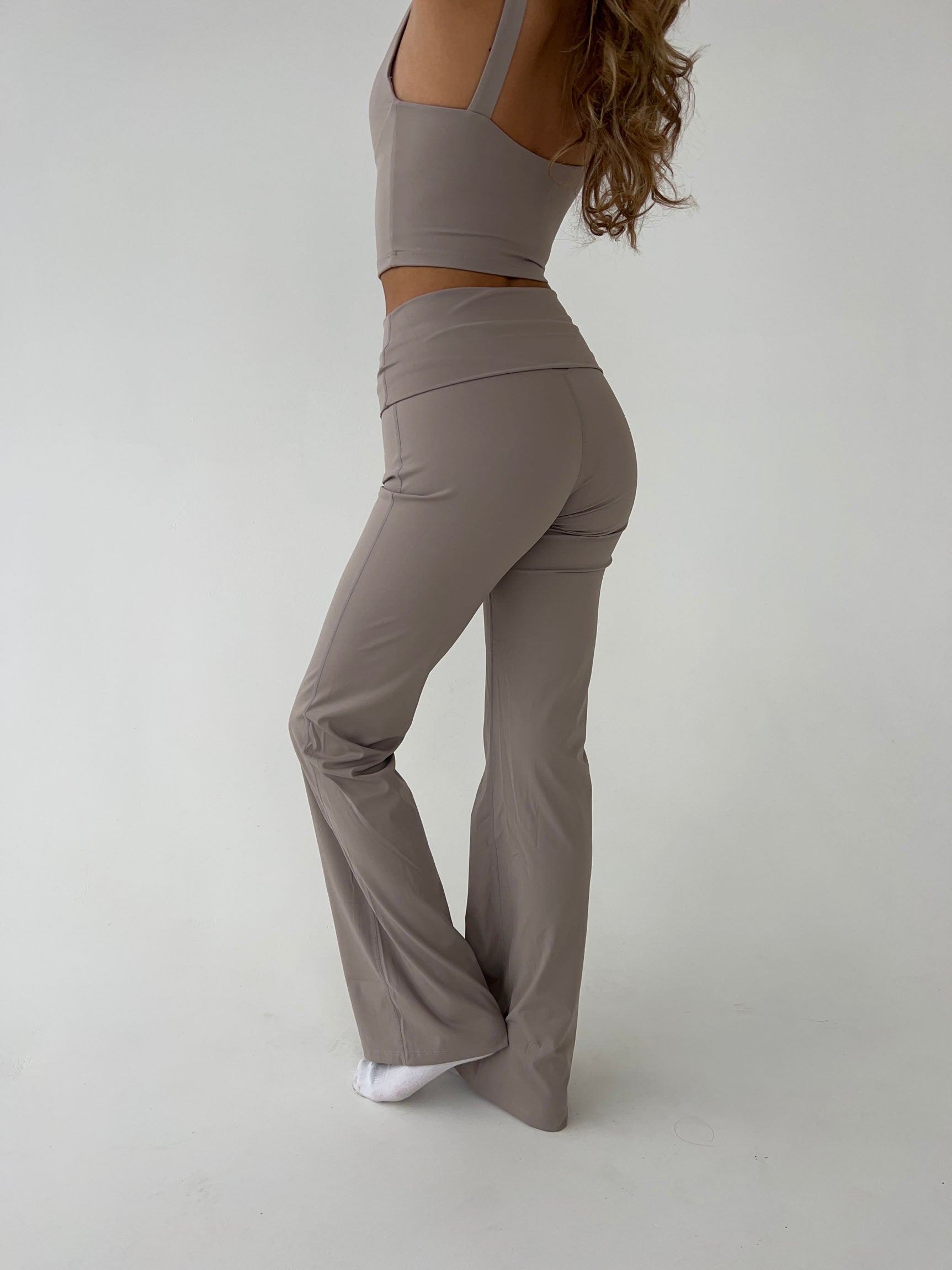 Lamia | Casual Flared Leggings with Stretch for Yoga