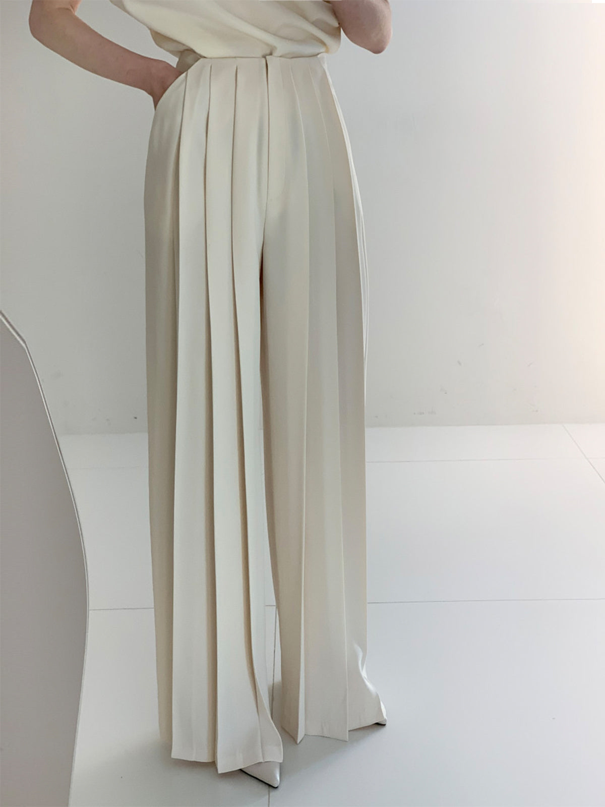 Ilyse | Wide-Leg High Waist Pleated Trousers