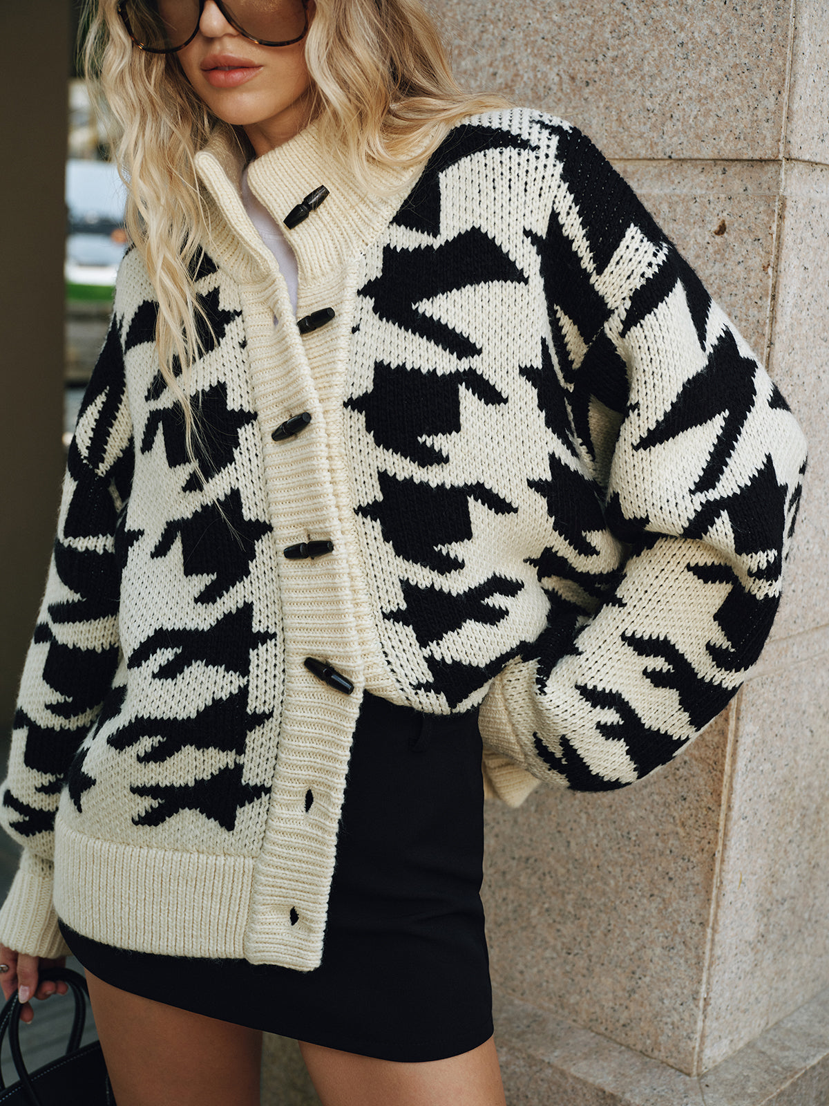 Ginie | Women's Cozy Knitted Cardigan - Stylish Black and White Design
