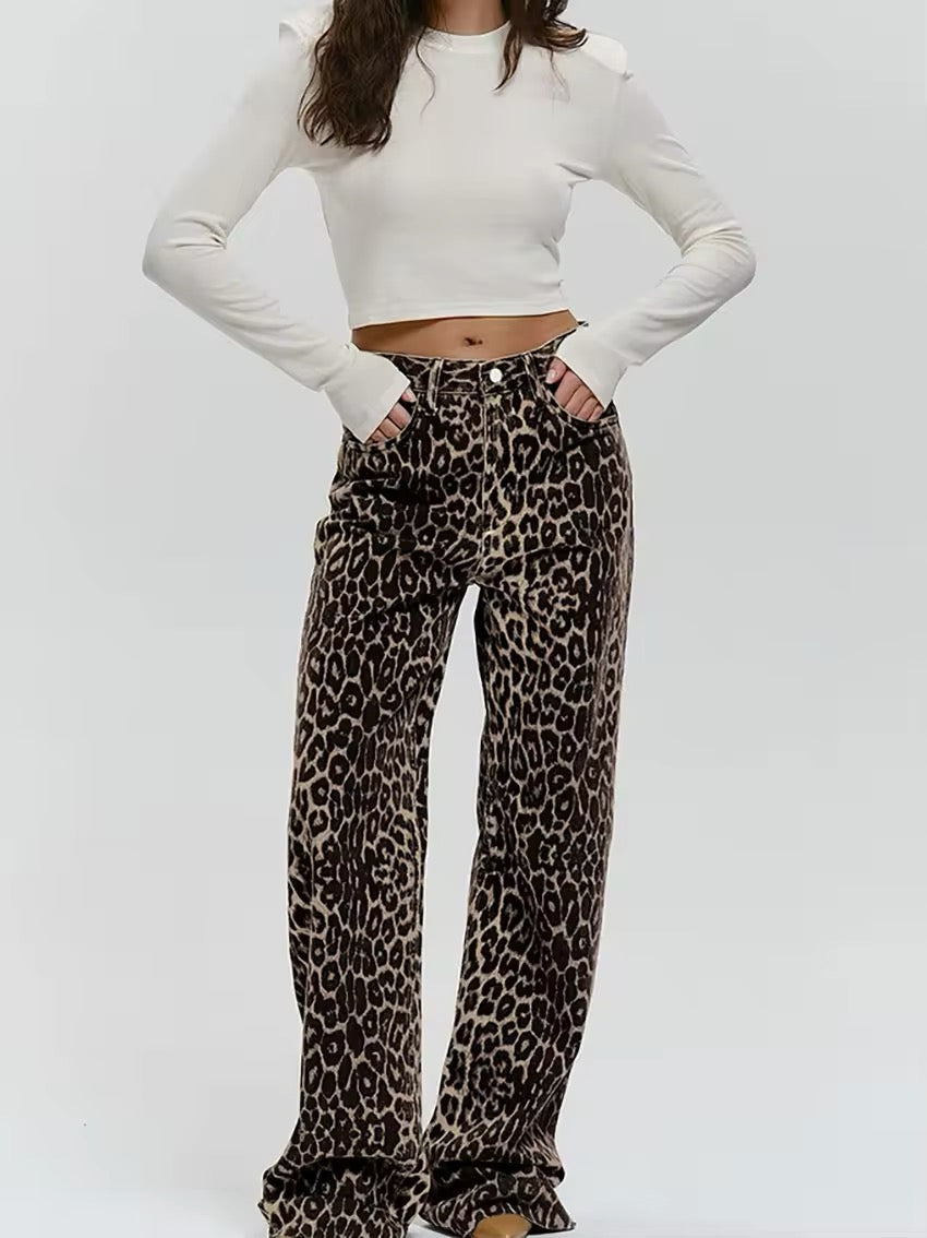 Fallon | Stylish Straight-Leg Jeans in Trendy Leopard Print