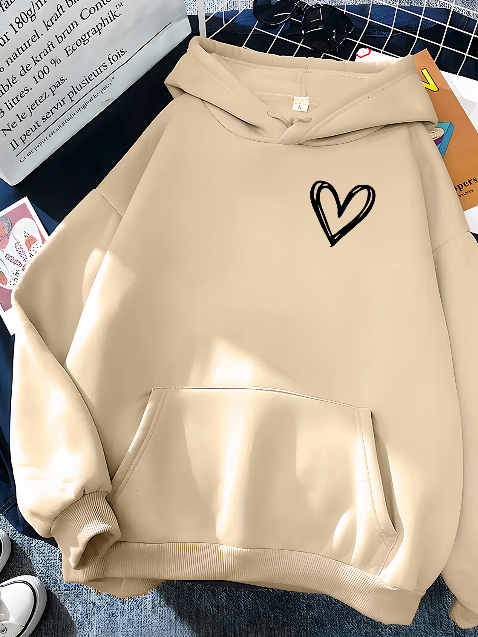 Saylor | Women's Cozy Hoodie - Chic Heart Design