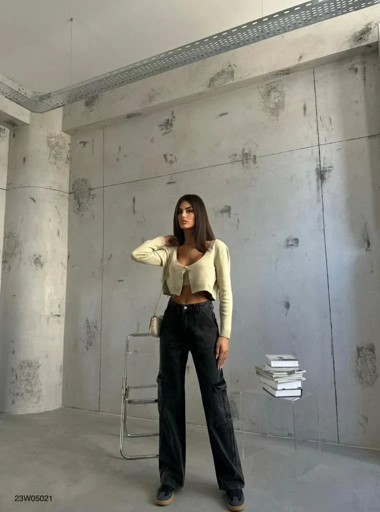 Felda | Low Rise Straight Fit Cargo Jeans with Pockets